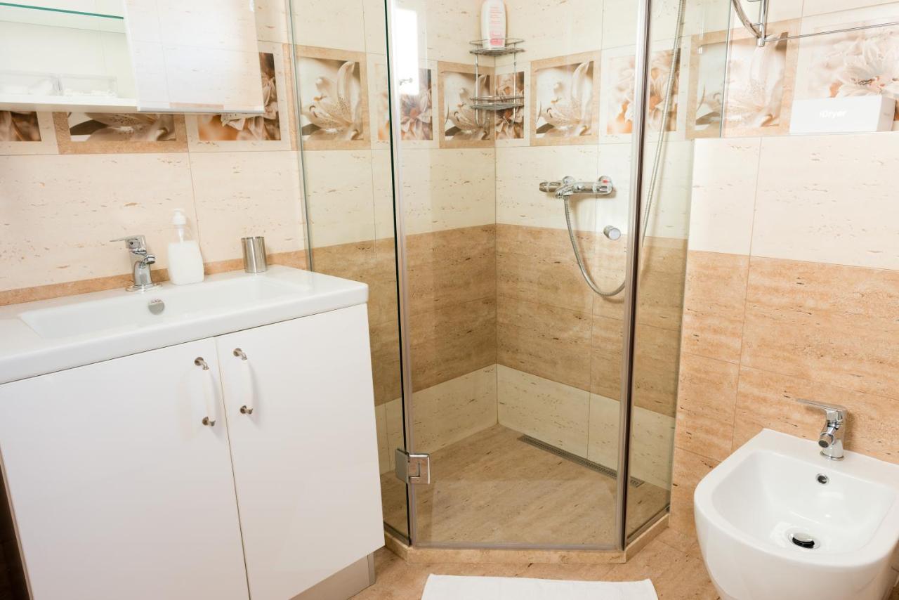 בוקרשט Romexpo Apartment Luxury - Aproape De Centru Si Parc Herastrau! מראה חיצוני תמונה